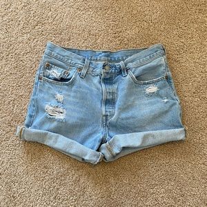 Levi’s 501 shorts size 28